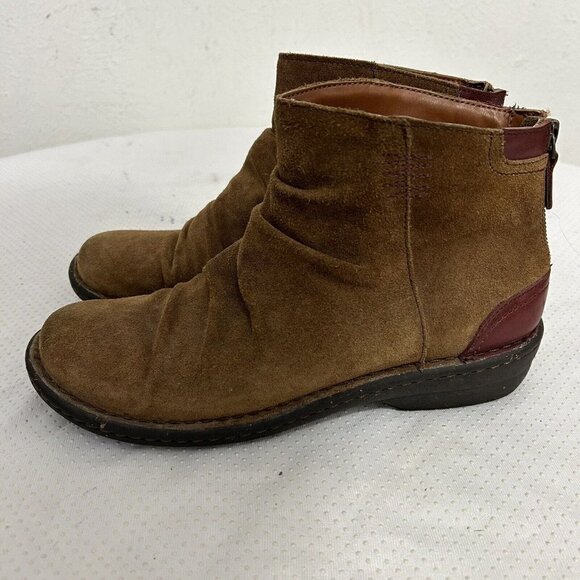 Clarks Artisan Size 9.5M Brown  Ruched Leather Zip Comfort Ankle Boot Booties - Picture 1 of 7
